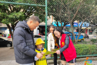 汉丰街道凤凰社区宣传 垃圾分类，从小教起！